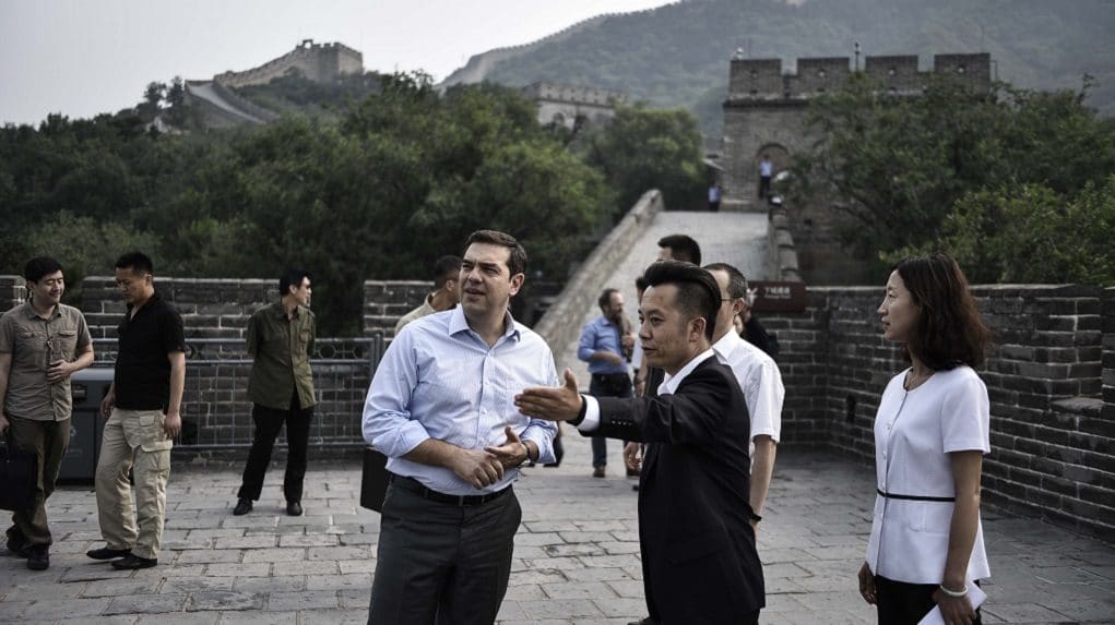 Åðßóêåøç ôïõ ðñùèõðïõñãïý ÁëÝîç Ôóßðñá óôï Óéíéêü Ôåß÷ïò. (EUROKINISSI/ÃÑÁÖÅÉÏ ÔÕÐÏÕ ÐÑÙÈÕÐÏÕÑÃÏÕ/ANDREA BONETTI)